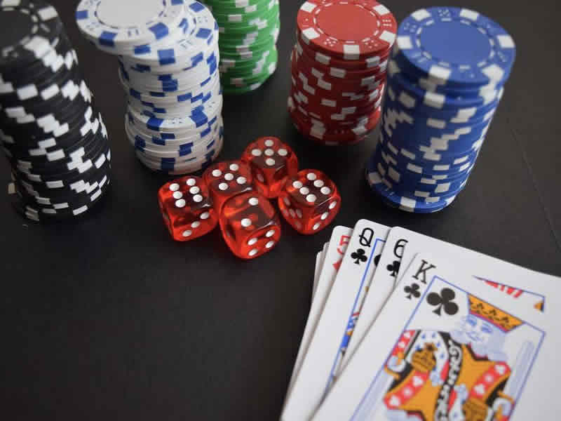 بلوف زدن حرفه‌ای در بازی پوکر